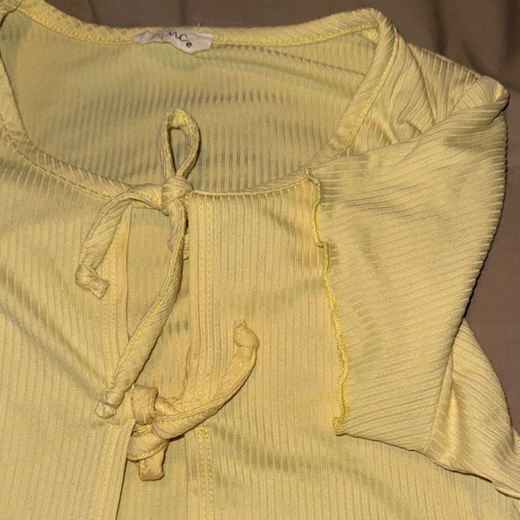 Yellow Tie-Front Ribbed Top - Picture 2 of 2